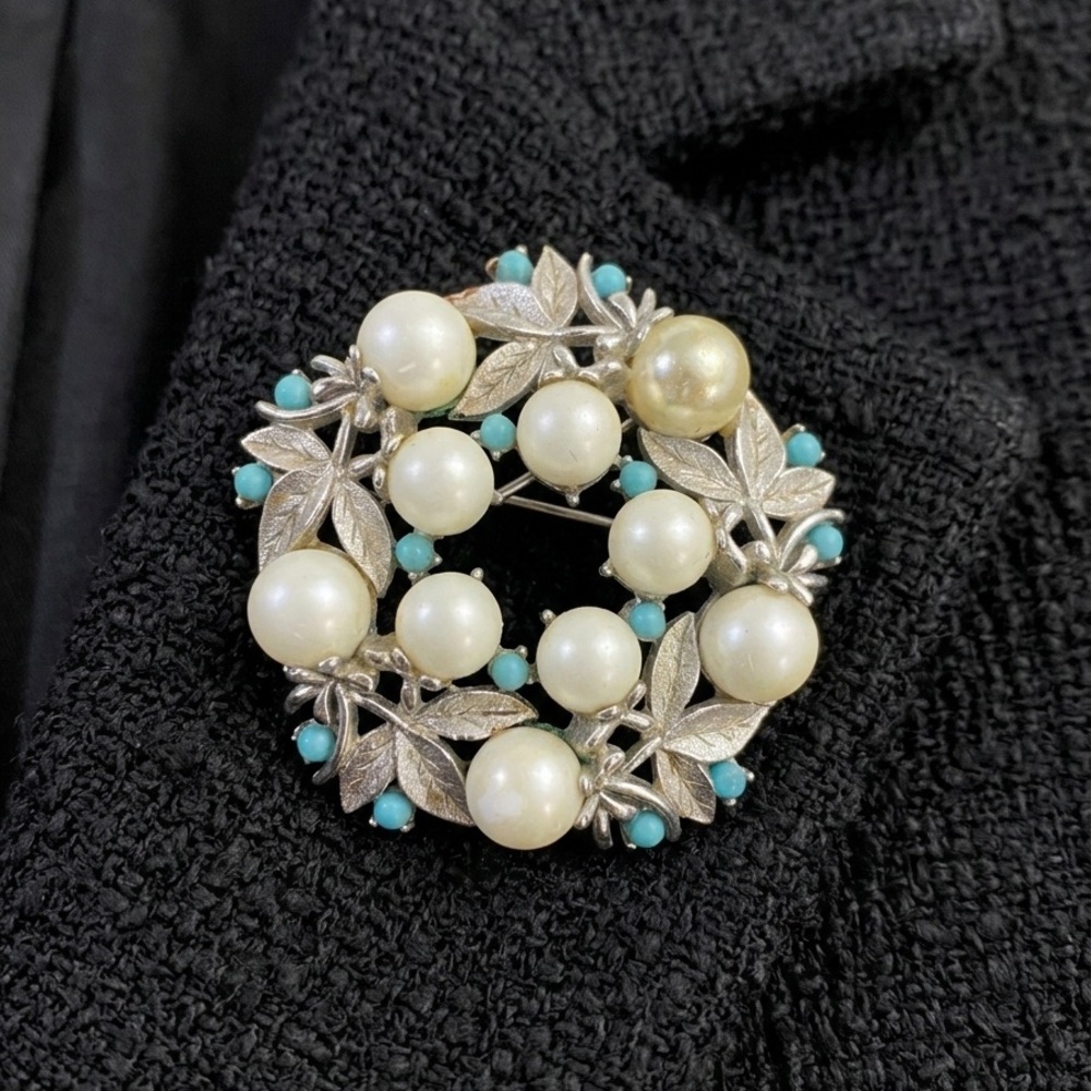 Vintage Sarah Coventry “Alaskan Summer” Silver Tone & Faux Pearl Brooch Pin